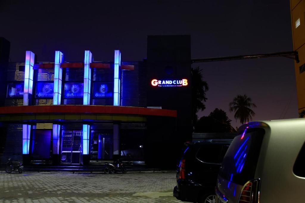 Grand Hotel Jambi Luaran gambar