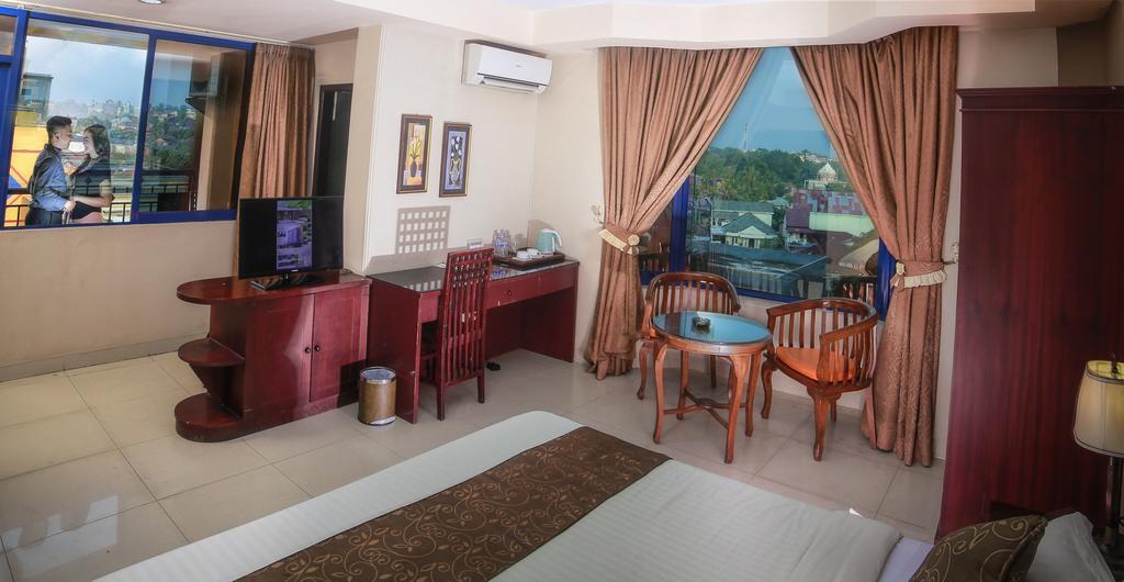 Grand Hotel Jambi Luaran gambar