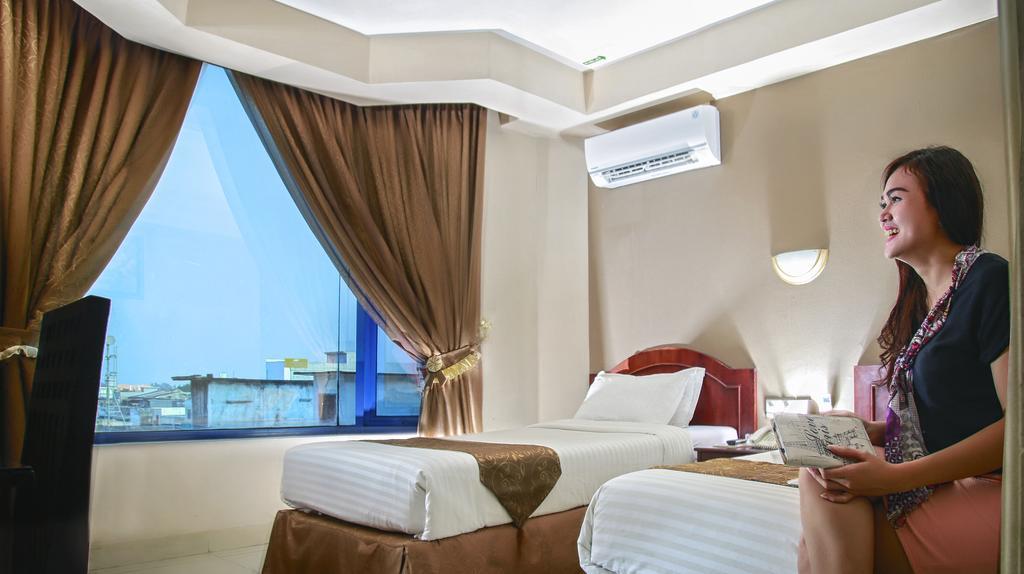 Grand Hotel Jambi Luaran gambar