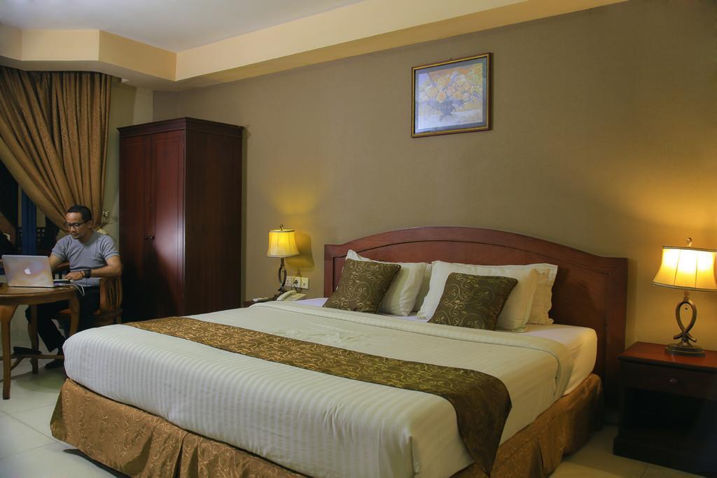 Grand Hotel Jambi Luaran gambar