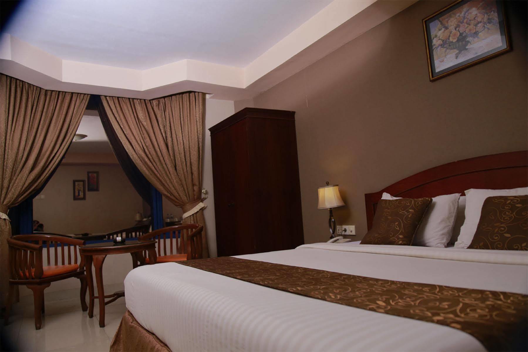 Grand Hotel Jambi Luaran gambar